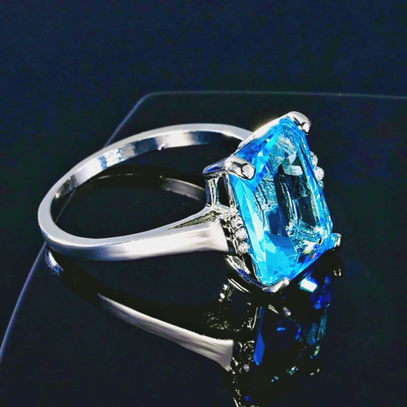 NWT 10mm X 14mm Swiss Blue Topaz & CZ Rectangular Emerald Cut Cocktail Ring - Picture 4 of 6